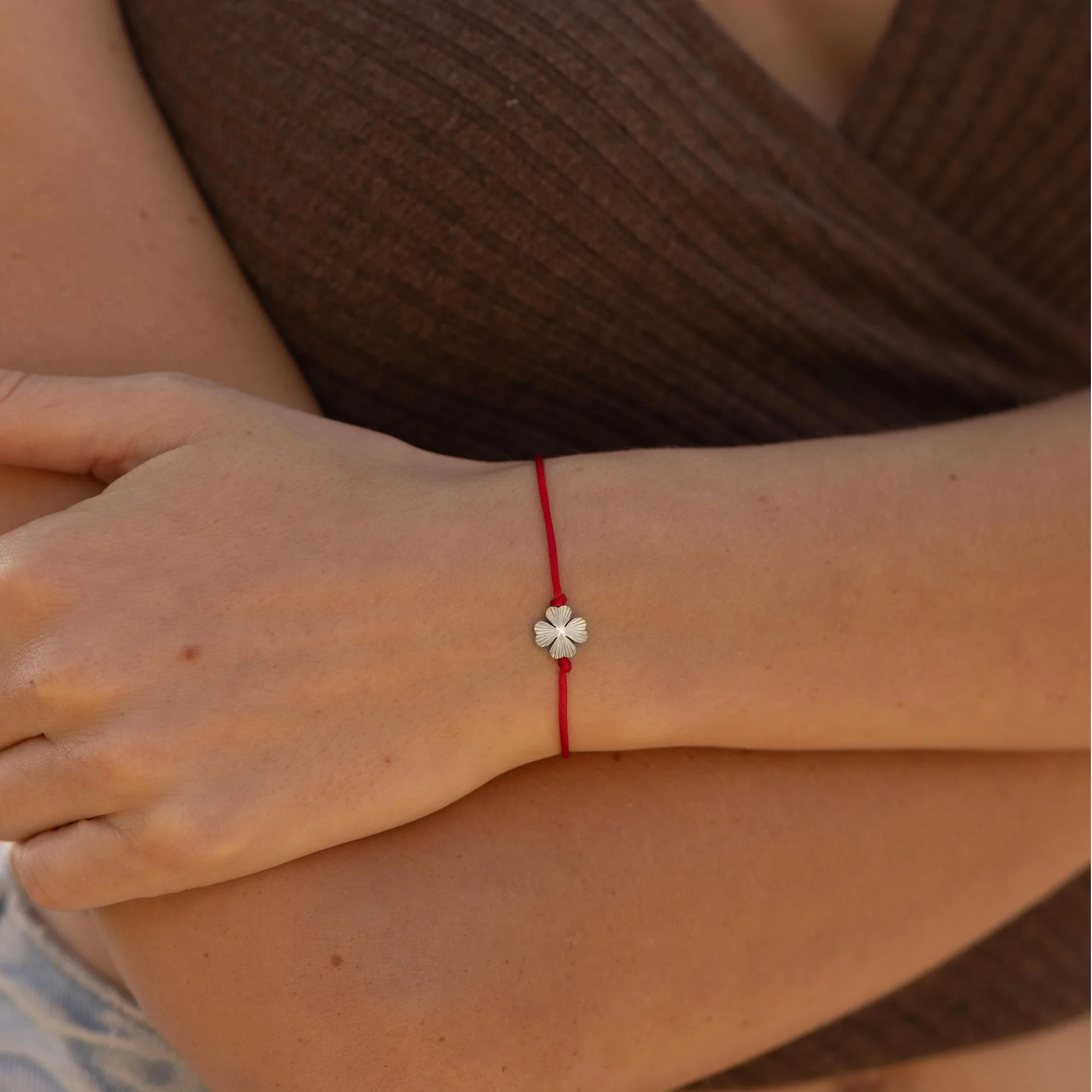 Clover Thread: Good Luck (red string) - Image 2